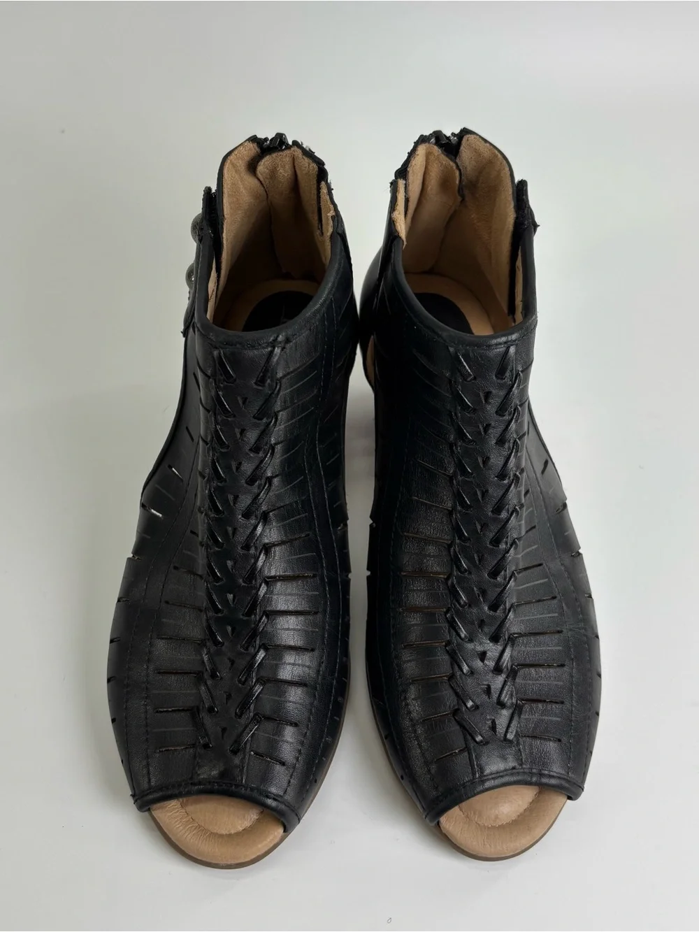 Earth Vicki black leather comfort heels 7 open toe bootie